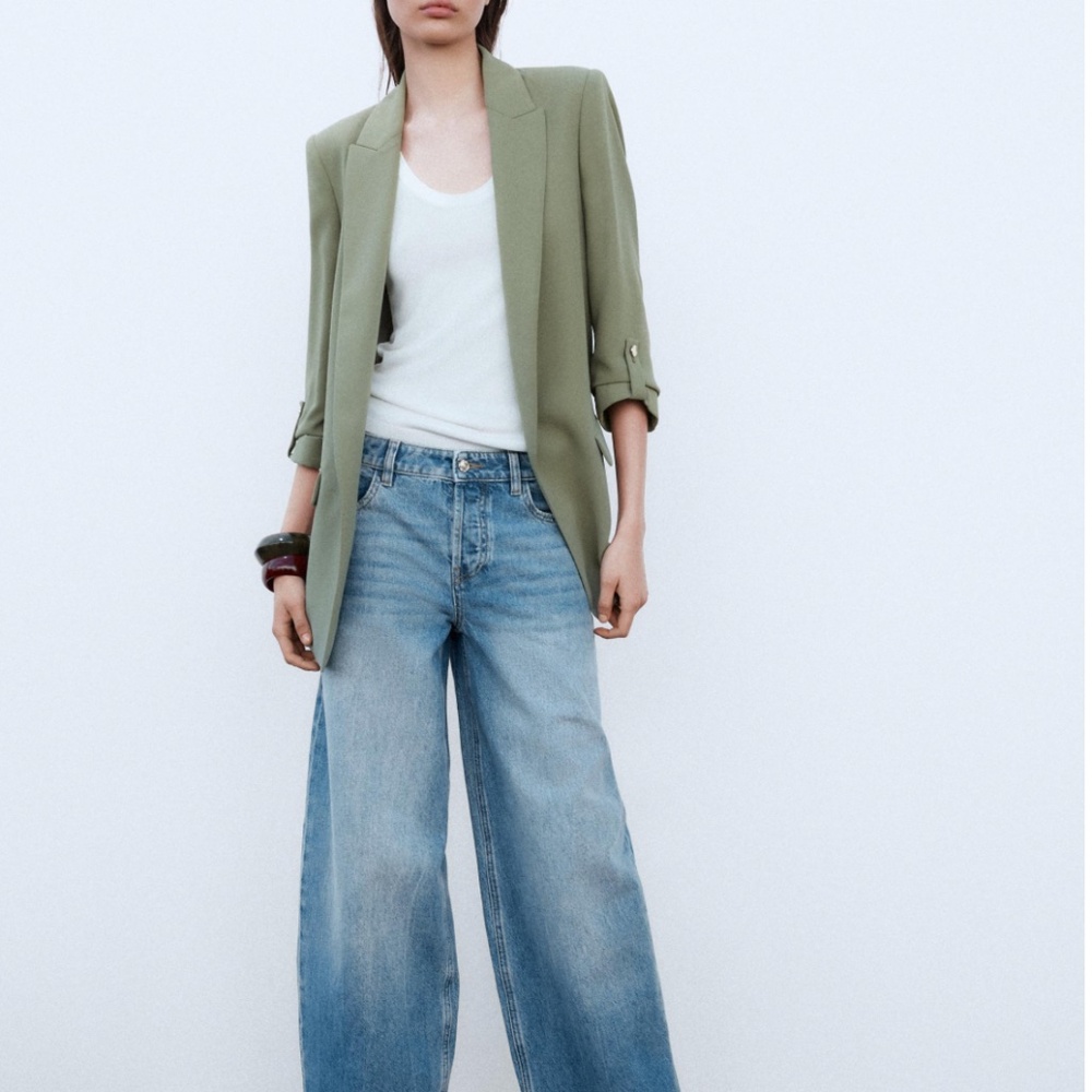 BLAZER WITH ROLLED-UP SLEEVES